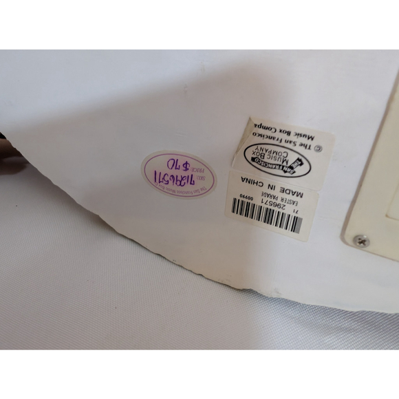 Vintage Rare Easter Parade Scene (Lights Up) by The San Francisco Music Box Co - Picture 15 of 15